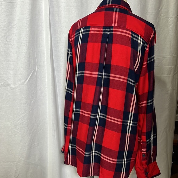 Ladies Woolrich button up shirt. Size medium - Picture 4 of 6